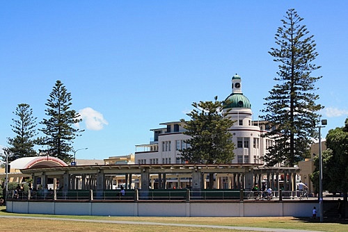 Veronica Sunbay and the T & G Building photo