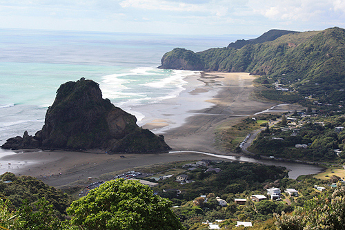 Piha Beach & Lion Rock photo