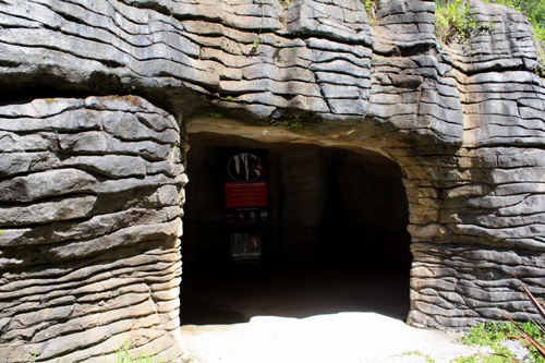 Entrance to Ruakuri Cave photo