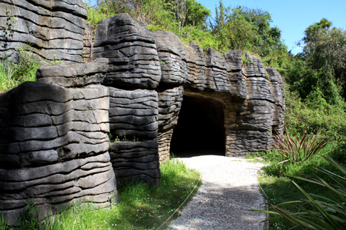 Entrance to Ruakuri Cave photo