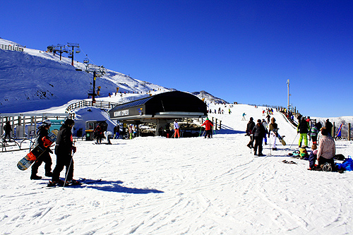 Coronet Peak Skiing photo