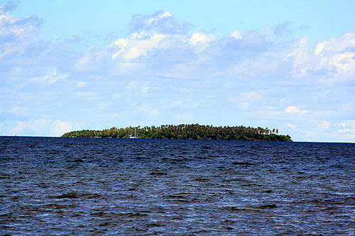 Uninhabited Coral Cay photo