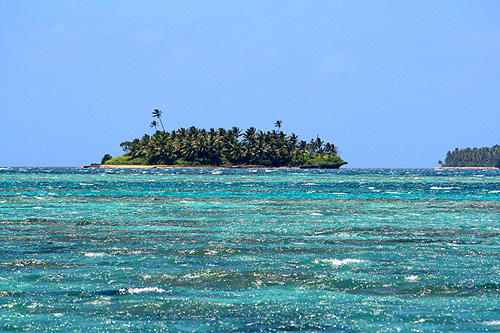 Uninhabited Coral Cay photo