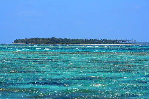 Uninhabited Coral Cay photo