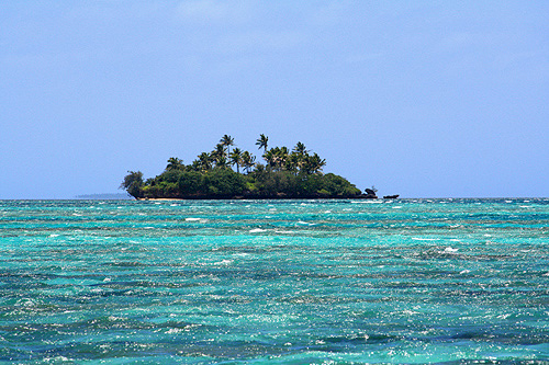 Uninhabited Coral Cay photo