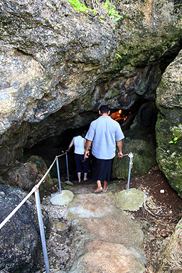 Anahulu Cave Entrance photo